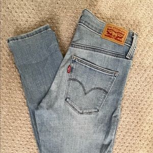 Women's High Rise Levi's size 26